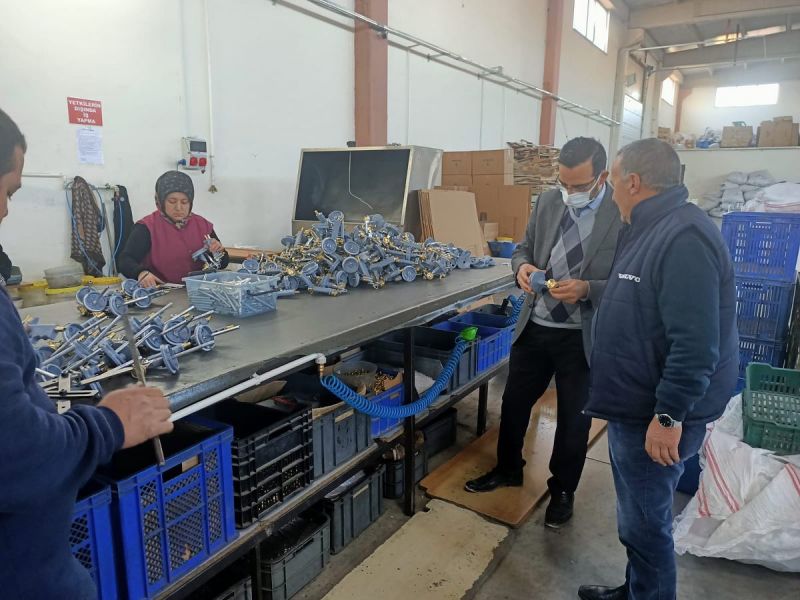 OSB Müdürümüz Emre Torun, OSB'de Boya Tabancası üretimi yapan Sayan Torna Metal firmasını ziyaret etti.