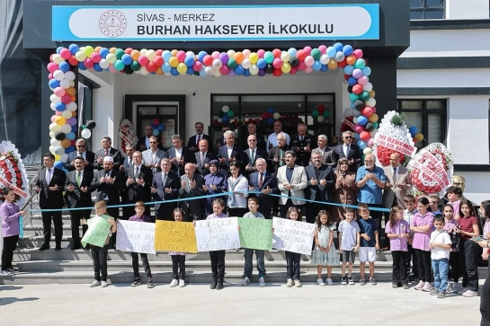 OSB Yönetim Kurulu Baskanimiz Ismail Timuçin, Hayirsever Is Insani Burhan Haksever Tarafindan Sehrimize Kazandirilan 12 Derslikli Ilkokulun Açilis Törenine Katildi.